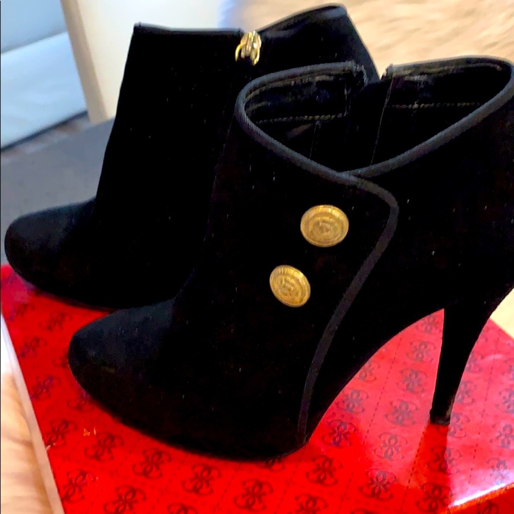 Guess boots